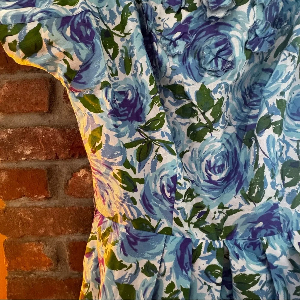 Floral Blue and Green Vintage Dress, 1950s blue roses, small - Picture 10 of 11